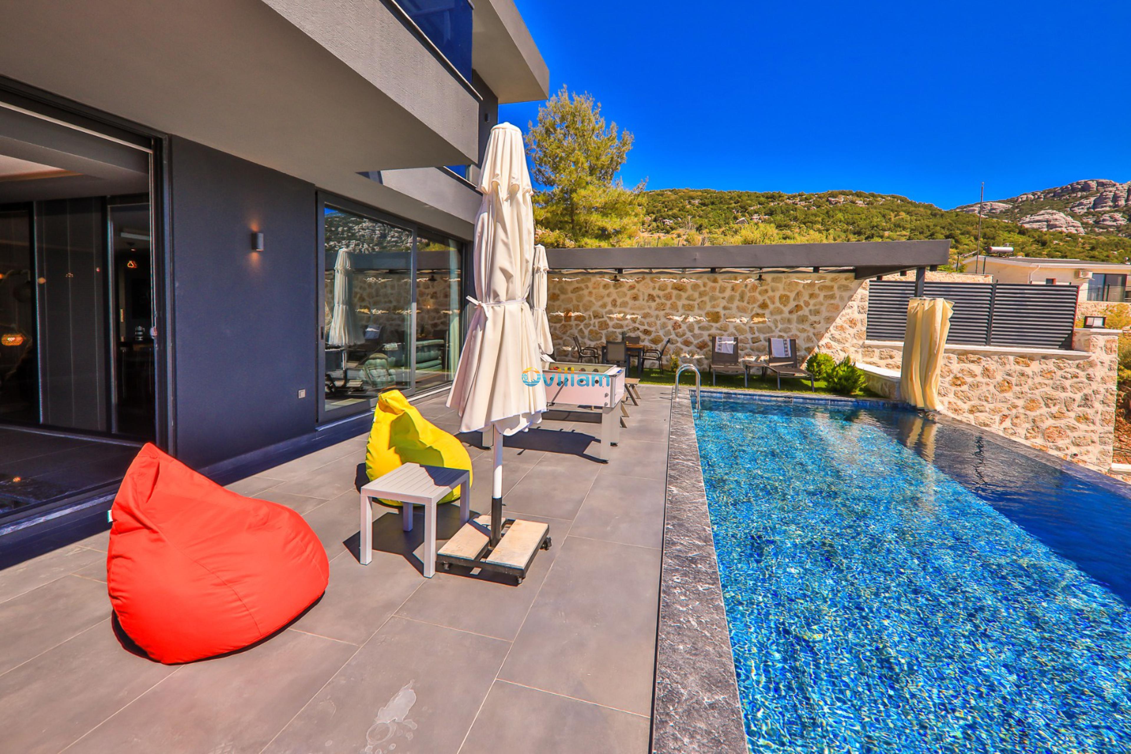 Ovillam_Villa_Dark_House-33_470.jpg