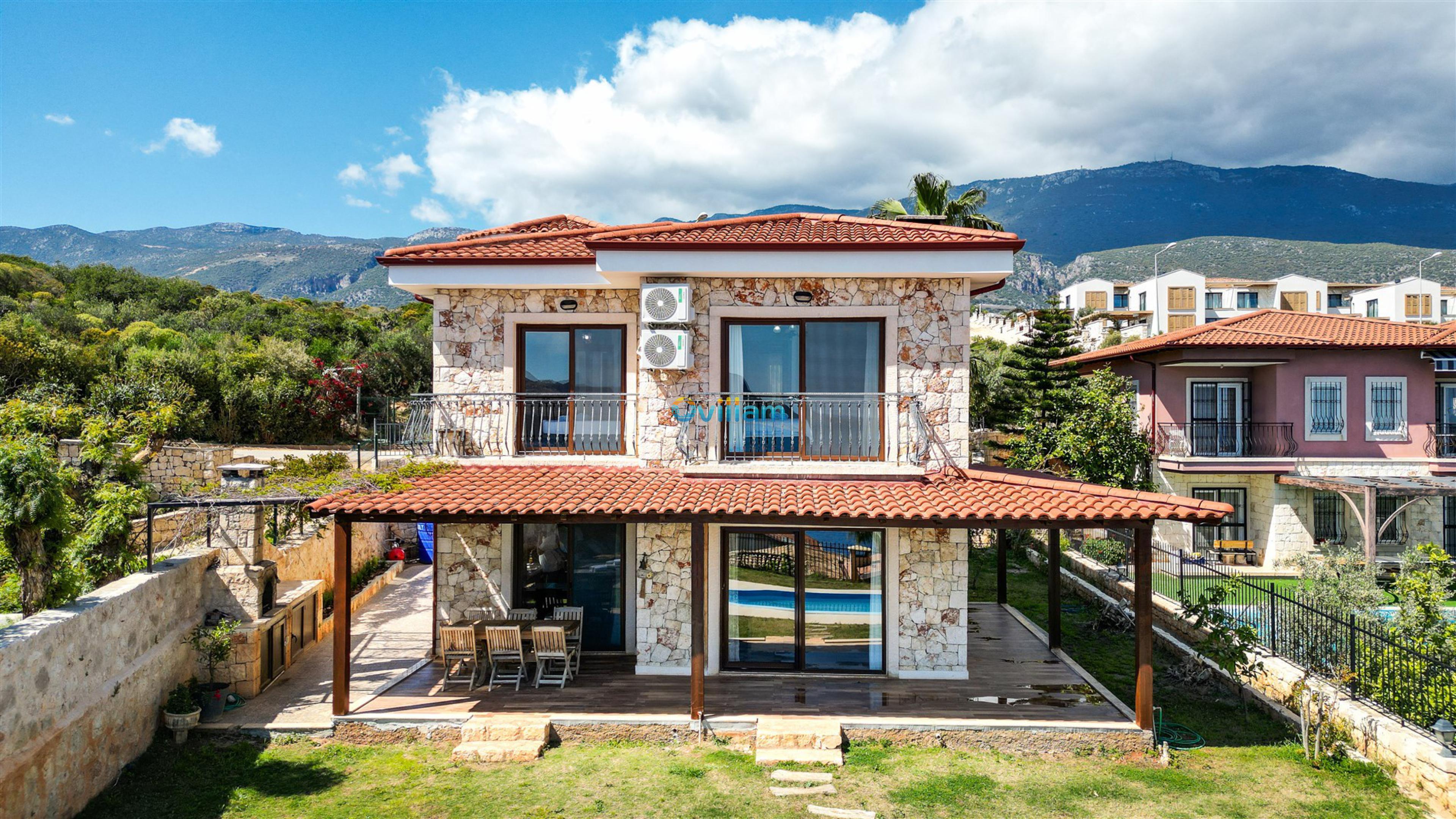 villa-meiza-4-555.jpg