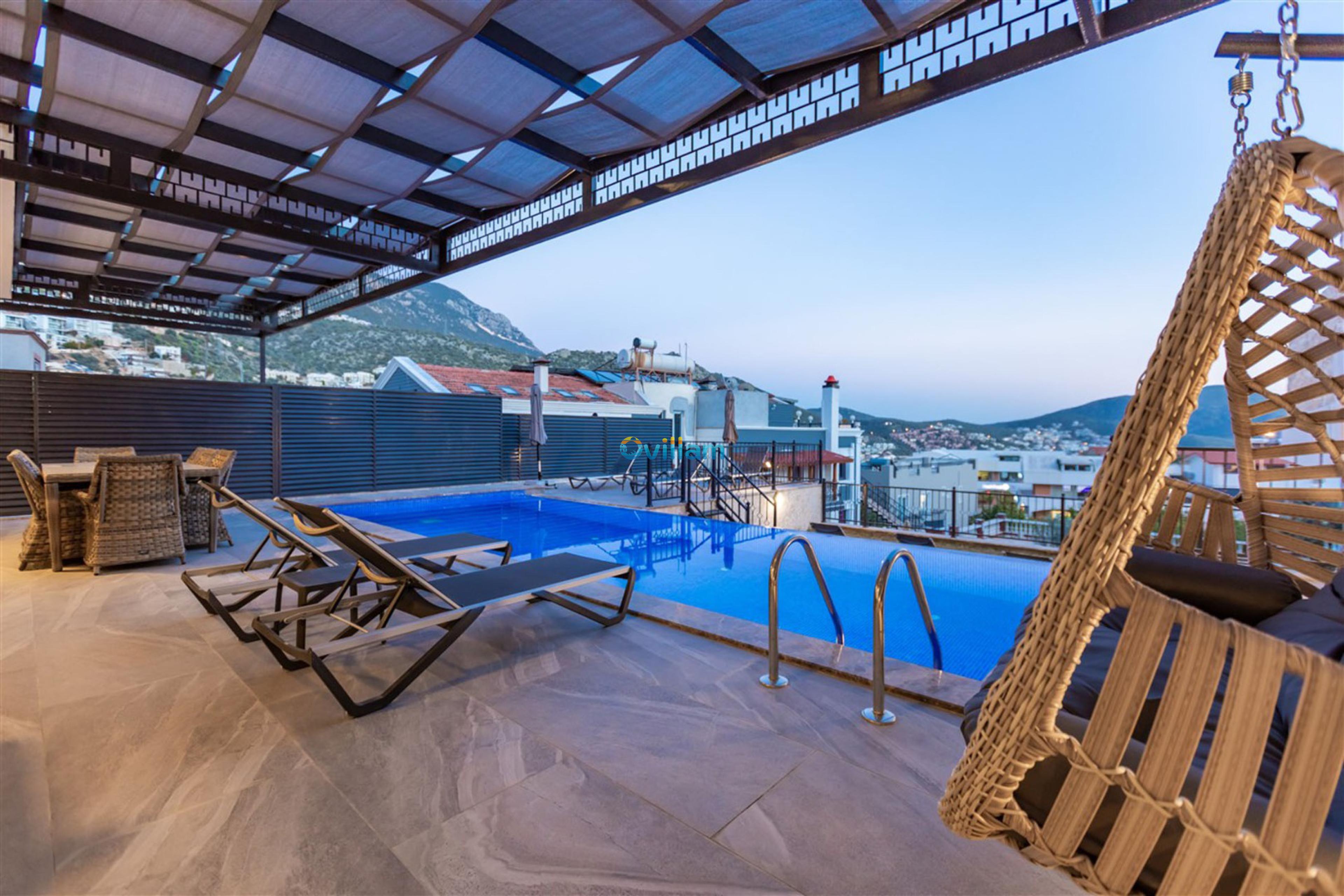 villa-royal-hills-1-3-1249.jpg