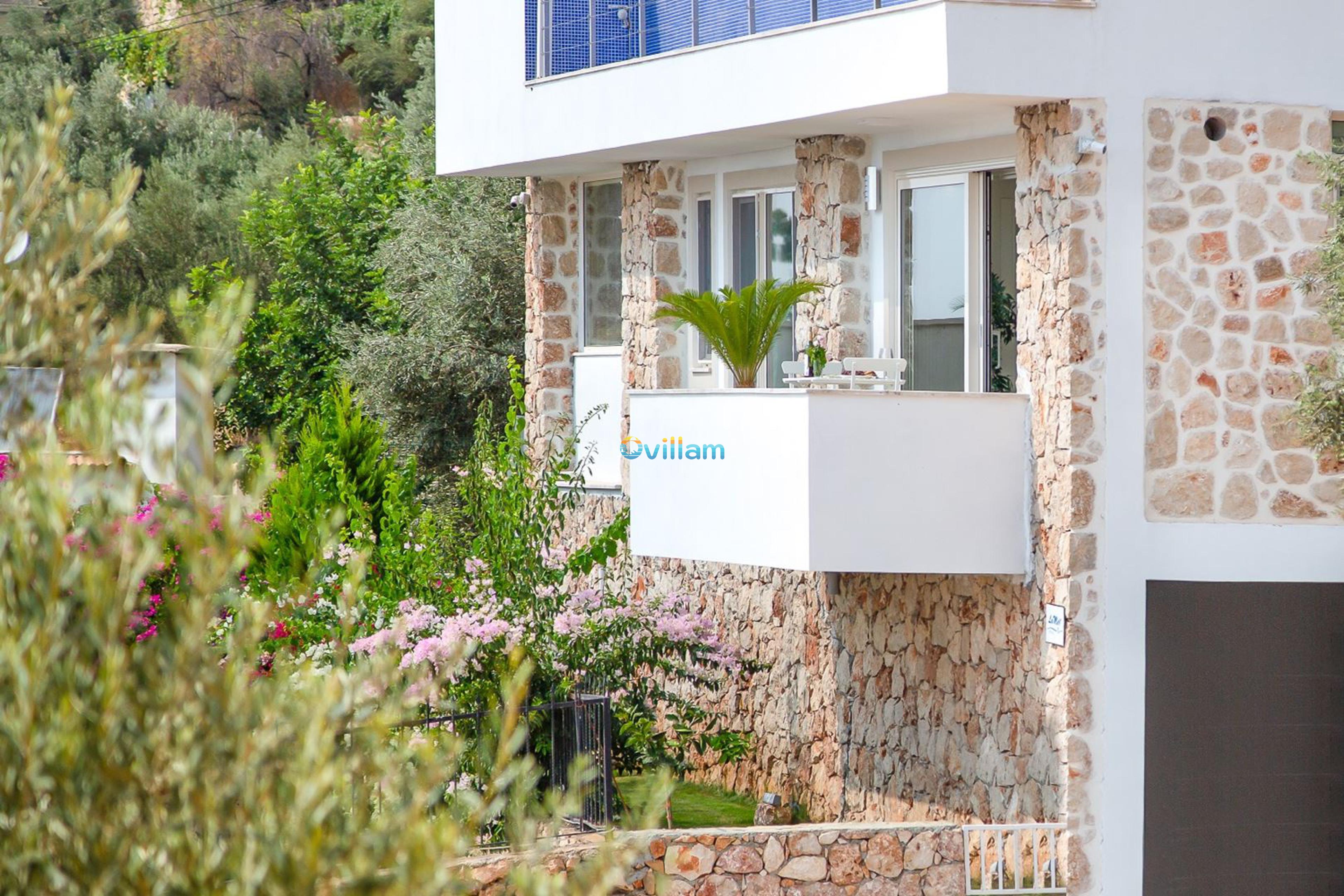 Suit-La-Mer-29_930.jpg