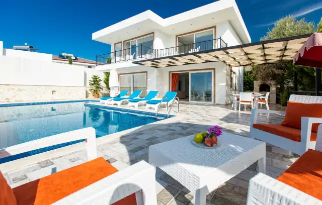 Villa Eslem Üzümlü  | Deniz Manzaralı Kiralık Villa