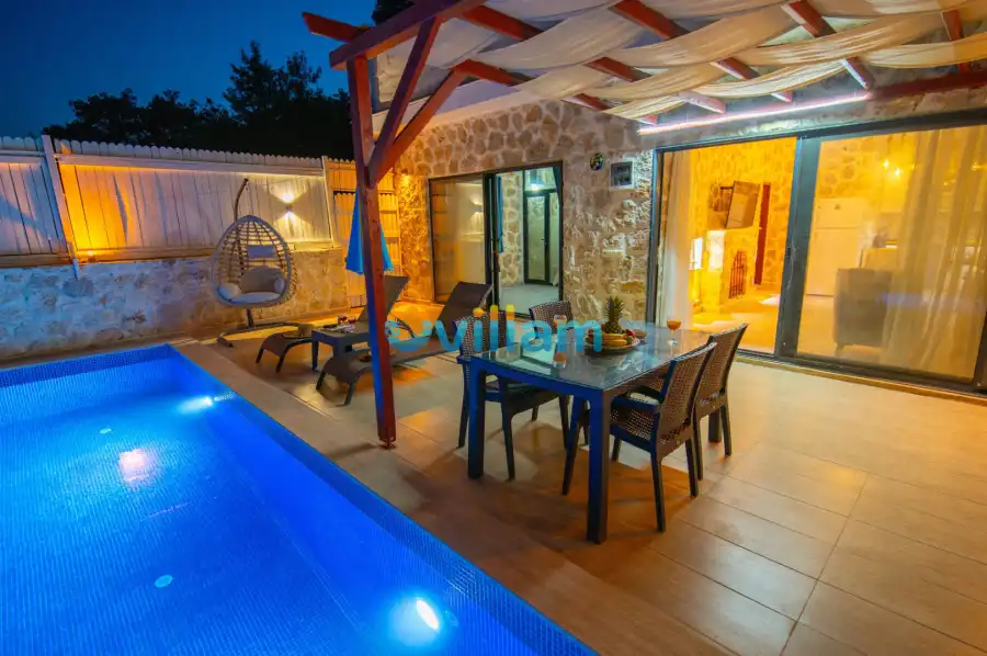 Villa Stone House 1-0