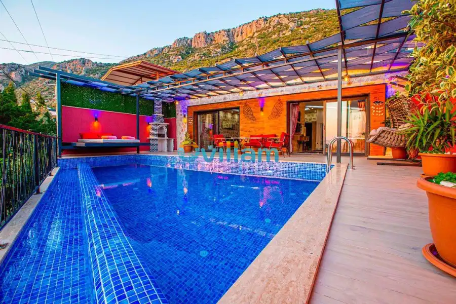 Villa Mira Queen-0